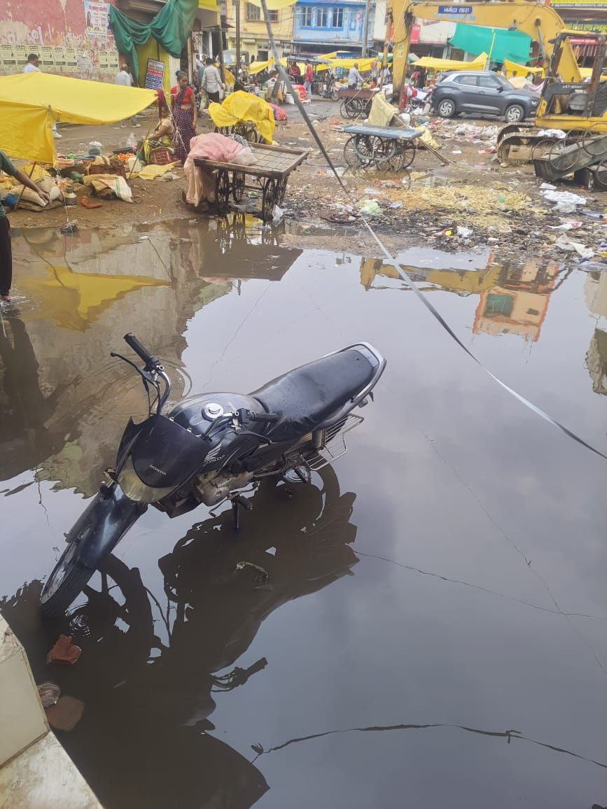 दमोह-बारिश नगर में अनेक जगह भरा पानी,कलेक्टर ने कार्यवाही के दिये निर्देश दमोह-बारिश नगर में अनेक जगह भरा पानी,कलेक्टर ने कार्यवाही के दिये निर्देश
