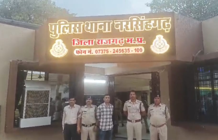कर दुष्कर्म करने वाला आरोपित सीहोर से गिरफ्तार कर दुष्कर्म करने वाला आरोपित सीहोर से गिरफ्तार