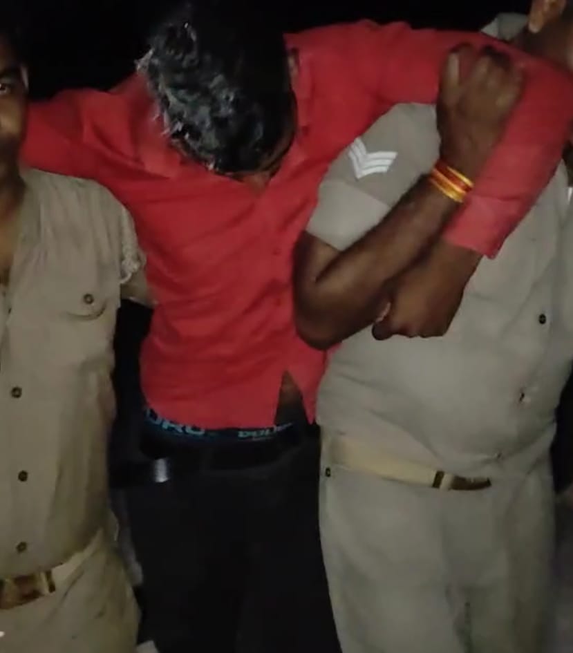 पुलिस मुठभेड़ में घायल पशु तस्कर पुलिस मुठभेड़ में घायल पशु तस्कर