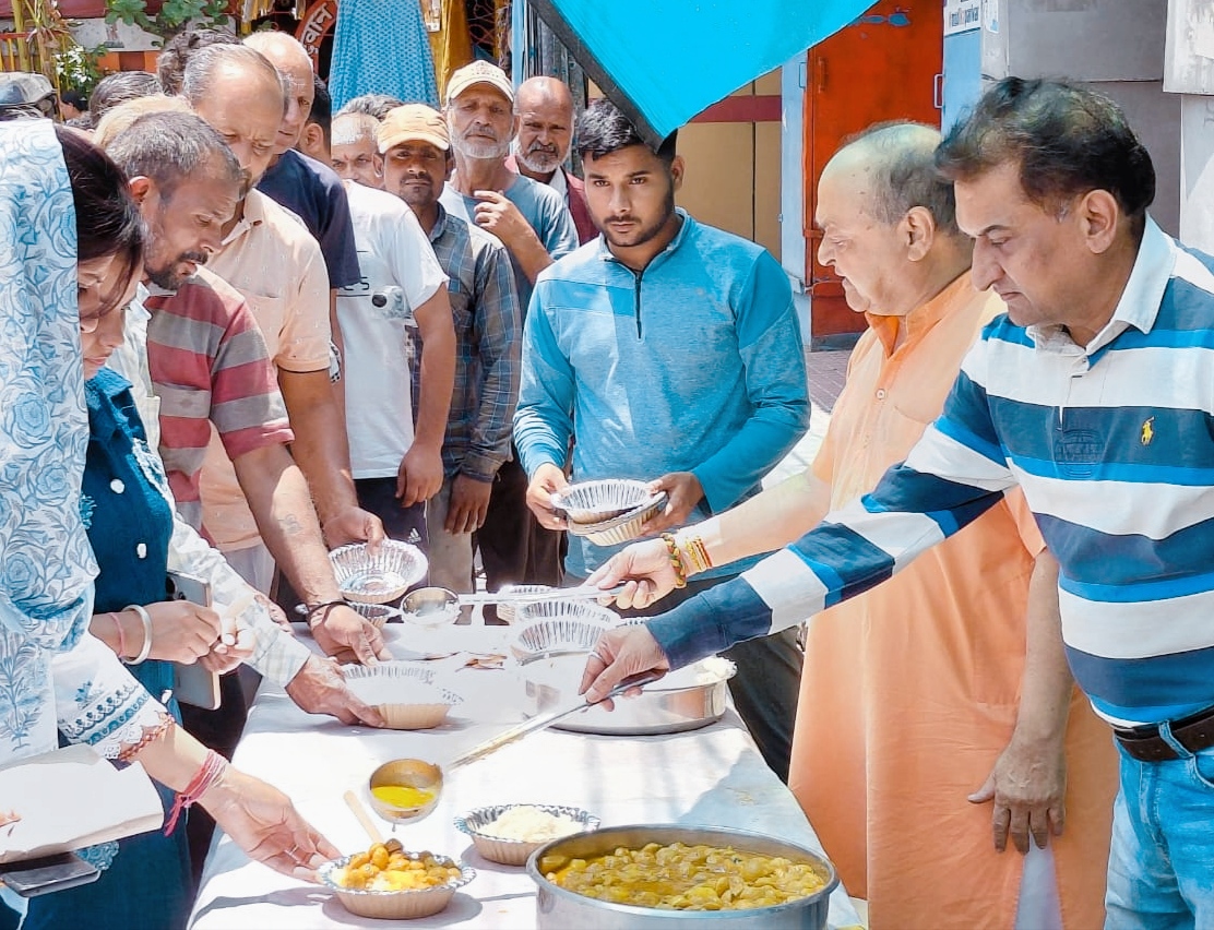 लंगर को बताया मानवता की सेवा का उत्तम माध्यम है लंगर को बताया मानवता की सेवा का उत्तम माध्यम है