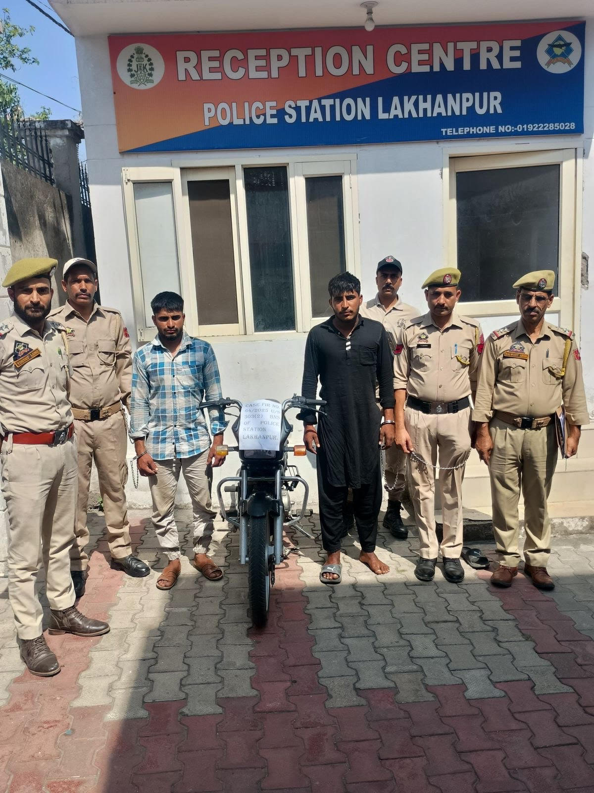 Lakhanpur police solved the theft case, recovered the motorcycle, arrested two thieves