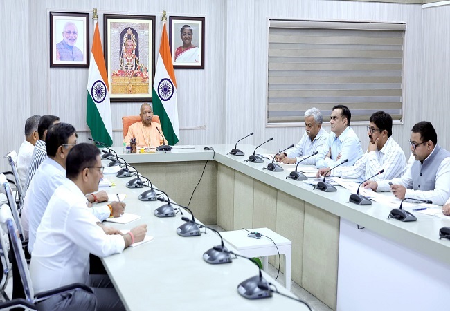 मुख्यमंत्री ने की बैठक मुख्यमंत्री ने की बैठक