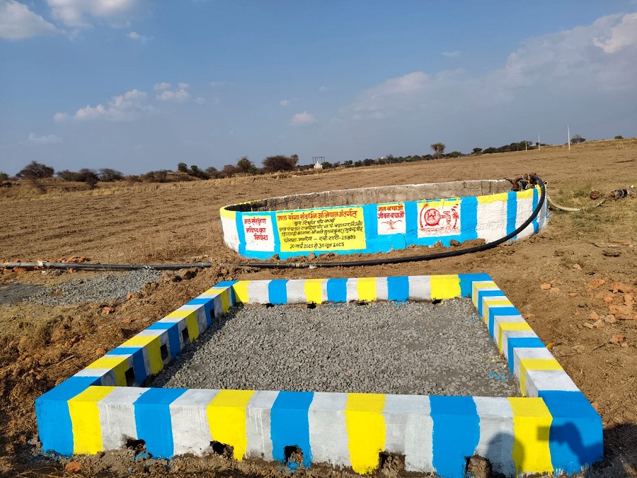 जल गंगा संवर्धन अभियान में किये जा रहे जल संरक्षण के कार्य जल गंगा संवर्धन अभियान में किये जा रहे जल संरक्षण के कार्य