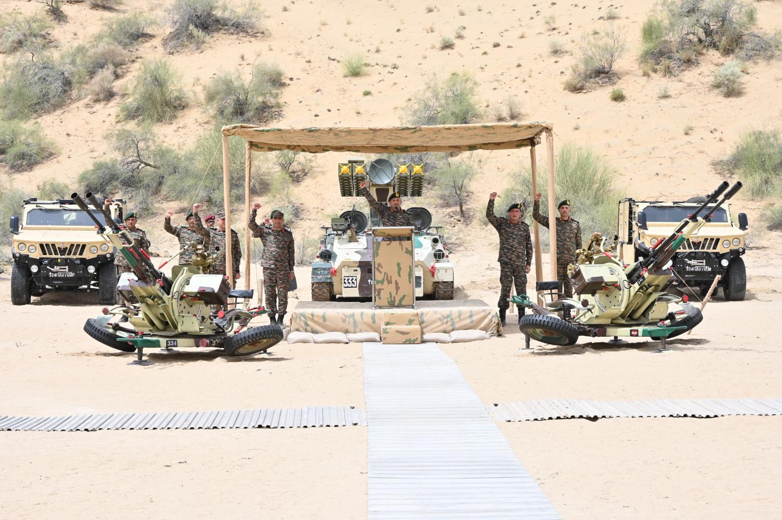 सेना प्रमुख ने पश्चिमी मोर्चे पर सतर्क रक्षा के लिए सैनिकों की सराहना की