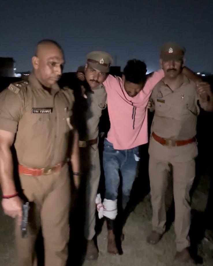 मुठभेड़ में पकड़ा गया इनामी बदमाश मुठभेड़ में पकड़ा गया इनामी बदमाश