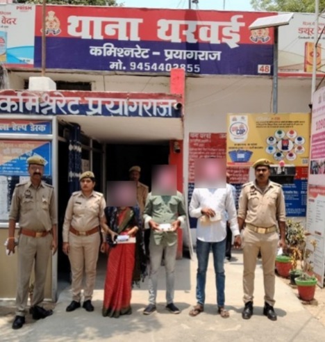 गिरफ्तार महिला समेत तीन नकलचियों का छाया चित्र गिरफ्तार महिला समेत तीन नकलचियों का छाया चित्र