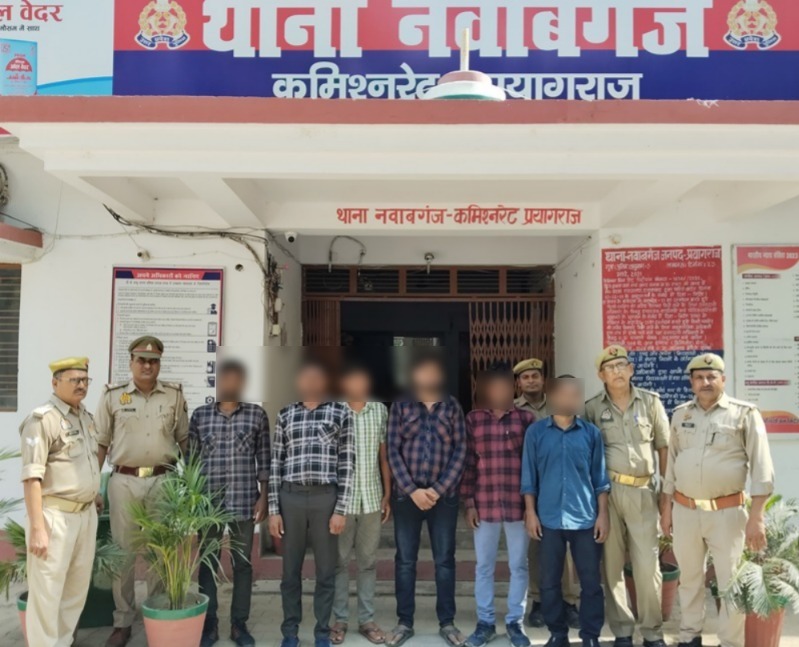 प्रयागराज के नवाबगंज थाने में गिरफ्तार 6 नकलचियों का छाया चित्र प्रयागराज के नवाबगंज थाने में गिरफ्तार 6 नकलचियों का छाया चित्र