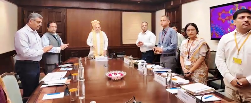 केंद्रीय गृह मंत्री अमित शाह सोमवार को ओसीआई का नया पोर्टल लॉन्च करते हुए केंद्रीय गृह मंत्री अमित शाह सोमवार को ओसीआई का नया पोर्टल लॉन्च करते हुए