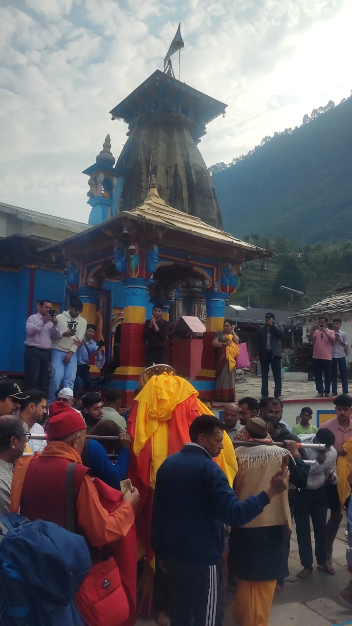 मद्महेश्वर की चल विग्रह डोली सोमवार को ओंकारेश्वर मंदिर उखीमठ से मद्महेश्वर धाम के लिए प्रस्थान करती। मद्महेश्वर की चल विग्रह डोली सोमवार को ओंकारेश्वर मंदिर उखीमठ से मद्महेश्वर धाम के लिए प्रस्थान करती।