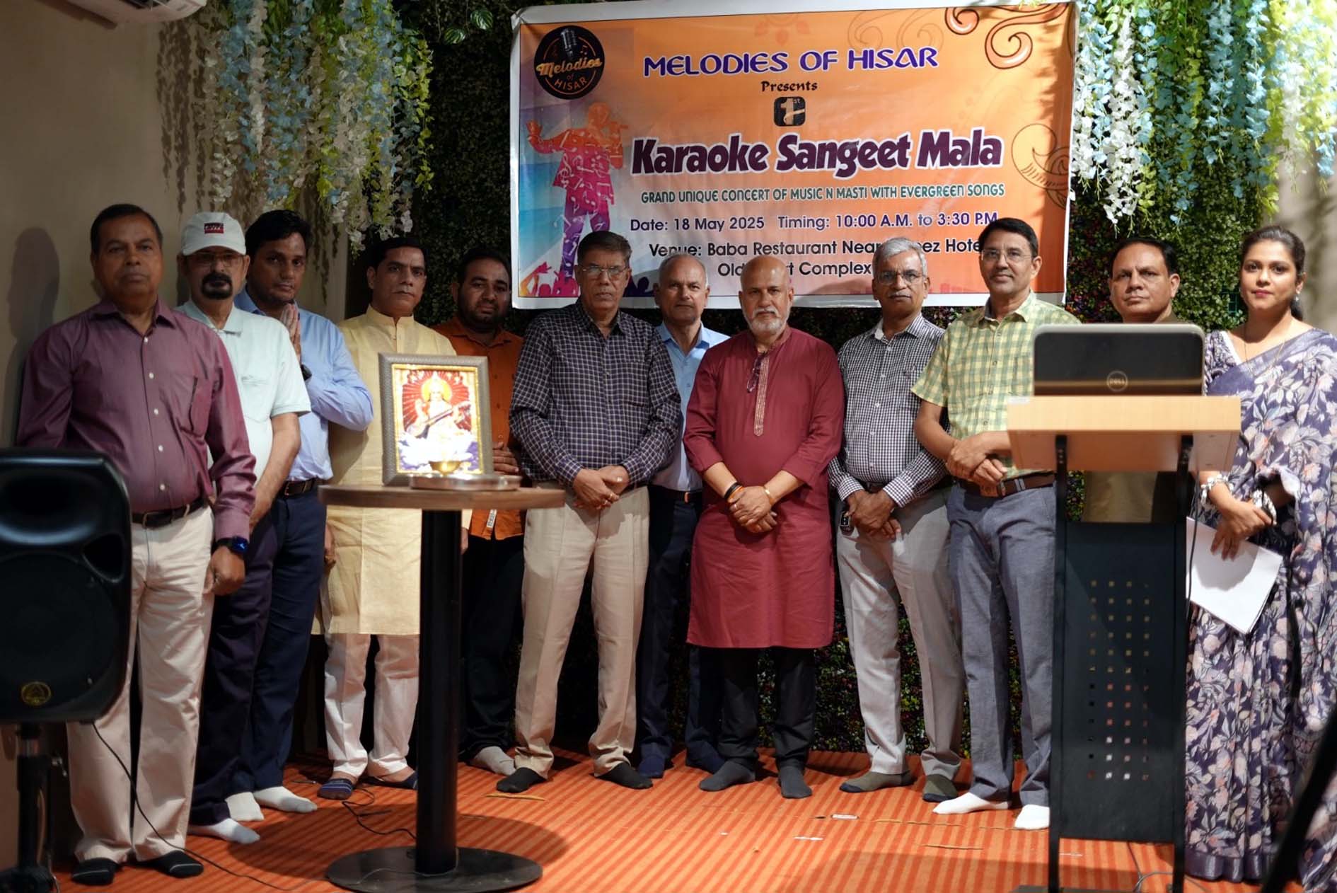 मलोडीज ऑफ हिसार ग्रुप के सदस्य पहले कार्यक्रम का आनंद लेते हुए। मलोडीज ऑफ हिसार ग्रुप के सदस्य पहले कार्यक्रम का आनंद लेते हुए।
