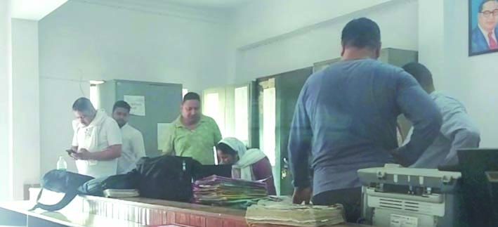 कार्यवाही करती विजिलेंस की टीम कार्यवाही करती विजिलेंस की टीम