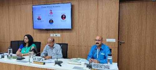 दिल्ली में आयोजित शहरी अध्ययन केंद्र कार्यशाला में महापौर वीरेंद्र भटट भाग लेते हुए दिल्ली में आयोजित शहरी अध्ययन केंद्र कार्यशाला में महापौर वीरेंद्र भटट भाग लेते हुए