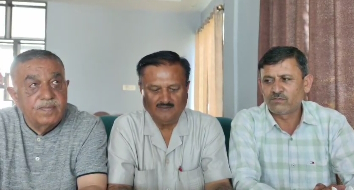 डी सी को बताई गिरिपार क्षेत्र की समस्याएं ,अलग वार्ड बनाने से बढ़ेगी दिक्क्तें डी सी को बताई गिरिपार क्षेत्र की समस्याएं ,अलग वार्ड बनाने से बढ़ेगी दिक्क्तें