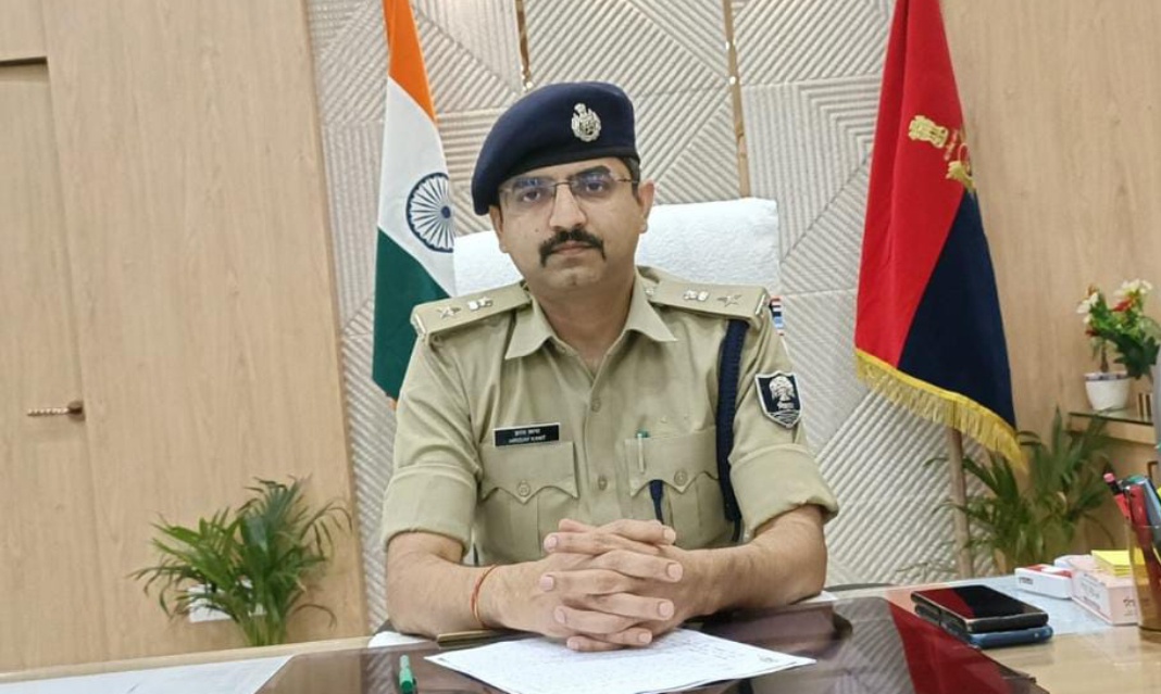 जानकारी देते एस एस पी जानकारी देते एस एस पी