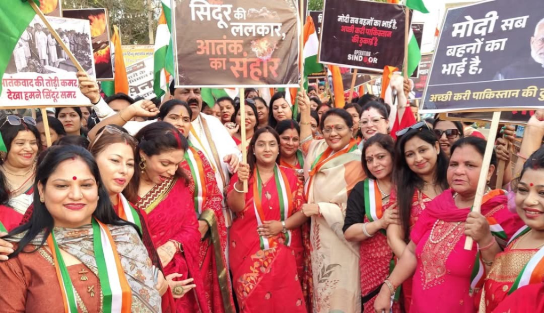 भाजपा महिला मोर्चा मुरादाबाद महानगर द्वारा निकाली गई भव्य सिंदूर तिरंगा यात्रा।