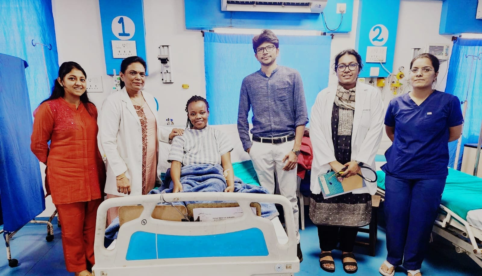 साऊथ अफ्रीकी छात्रा के गाल ब्लैडर के स्टोन की सफल सर्जरी करने वाली डॉक्टरों की टीम साऊथ अफ्रीकी छात्रा के गाल ब्लैडर के स्टोन की सफल सर्जरी करने वाली डॉक्टरों की टीम
