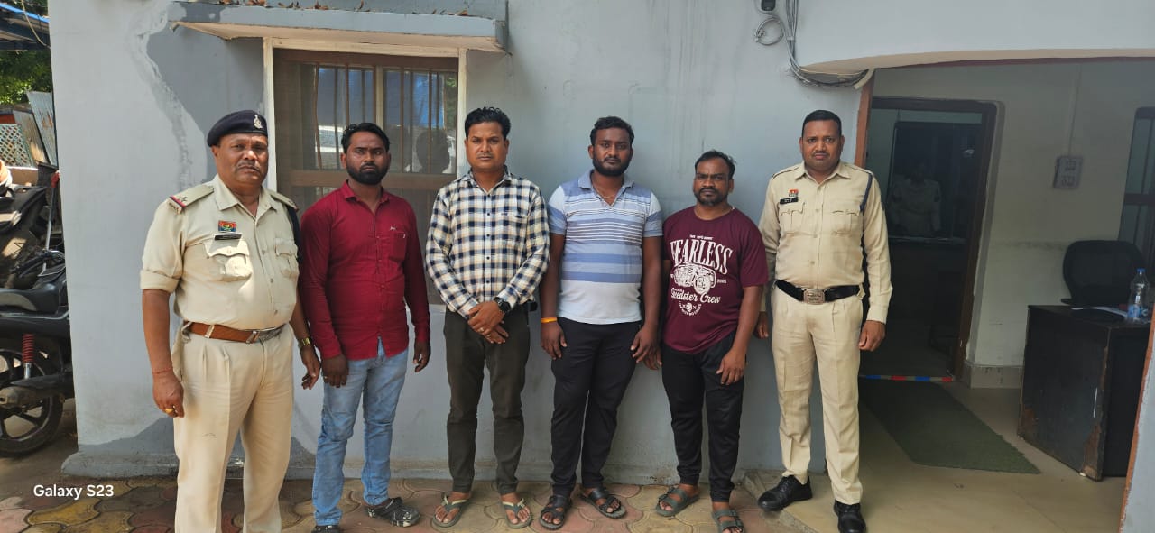 गिरफ्तार आरोपित गिरफ्तार आरोपित