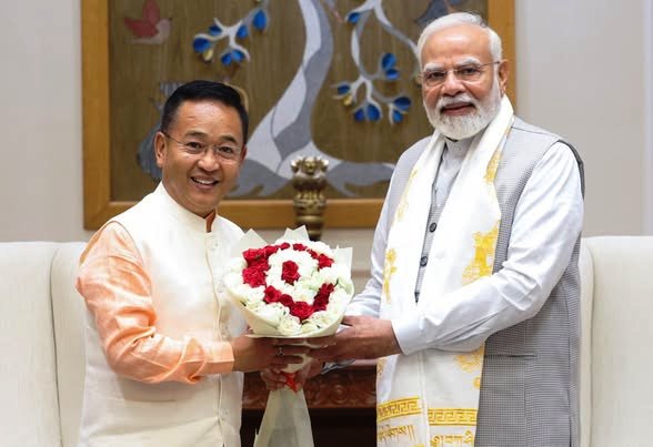 मुख्यमन्त्रीले प्रधानमन्त्री मोदीसॅंग गरे भेट मुख्यमन्त्रीले प्रधानमन्त्री मोदीसॅंग गरे भेट