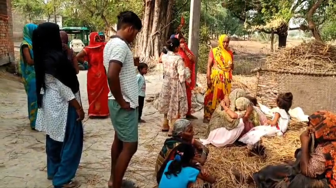 रोते बिलखते परिजन रोते बिलखते परिजन