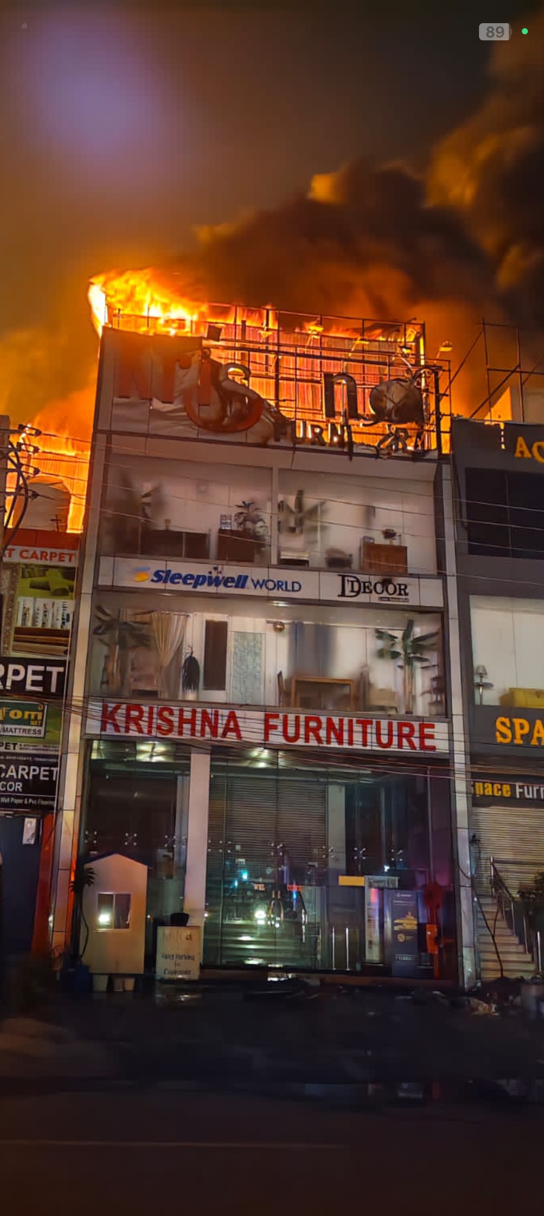 फर्नीचर मार्केट में लगी भयंकर आग फर्नीचर मार्केट में लगी भयंकर आग