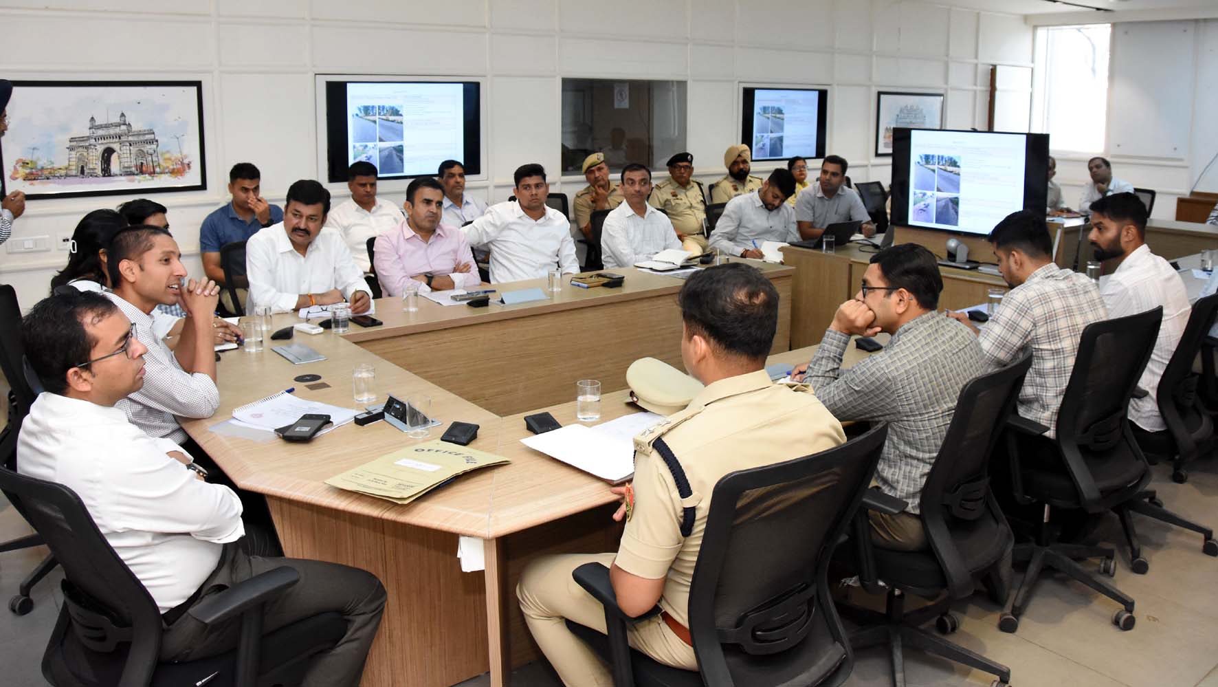 जिला स्तरीय सडक़ सुरक्षा समिति की मासिक बैठक की अध्यक्षता करते उपायुक्त अनीश यादव। जिला स्तरीय सडक़ सुरक्षा समिति की मासिक बैठक की अध्यक्षता करते उपायुक्त अनीश यादव।