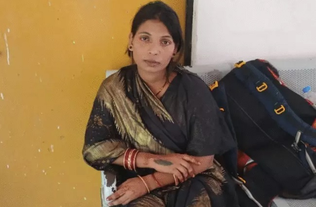 भोपालः फर्जी शादियों के जरिए लाखों रुपये की ठगी करने वाली महिला गिरफ्तार भोपालः फर्जी शादियों के जरिए लाखों रुपये की ठगी करने वाली महिला गिरफ्तार