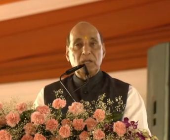 संबोधित करते राजनाथ सिंह संबोधित करते राजनाथ सिंह