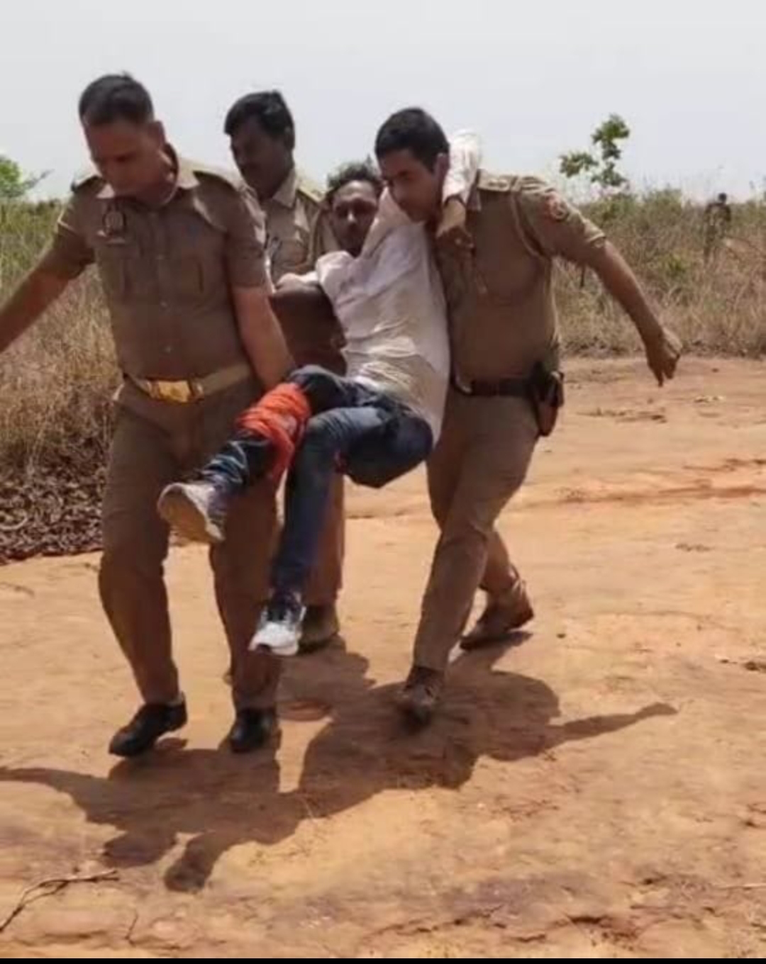 पुलिस मुठभेड़ में घायल पशु तस्कर