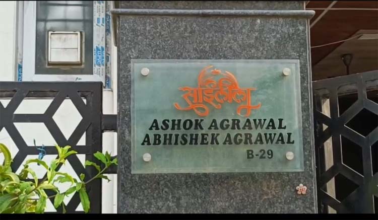 एसीबी व ईओडब्ल्यू टीम की छापेमारी