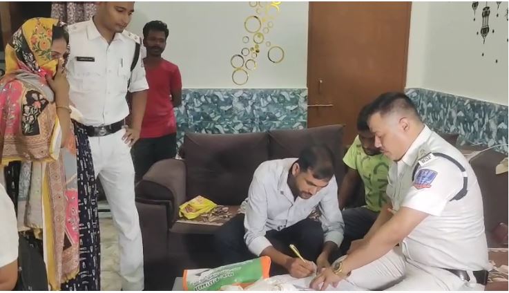 ब्राउन शुगर फैक्ट्री का खुलासा, दंपति सहित तीन गिरफ्तार ब्राउन शुगर फैक्ट्री का खुलासा, दंपति सहित तीन गिरफ्तार