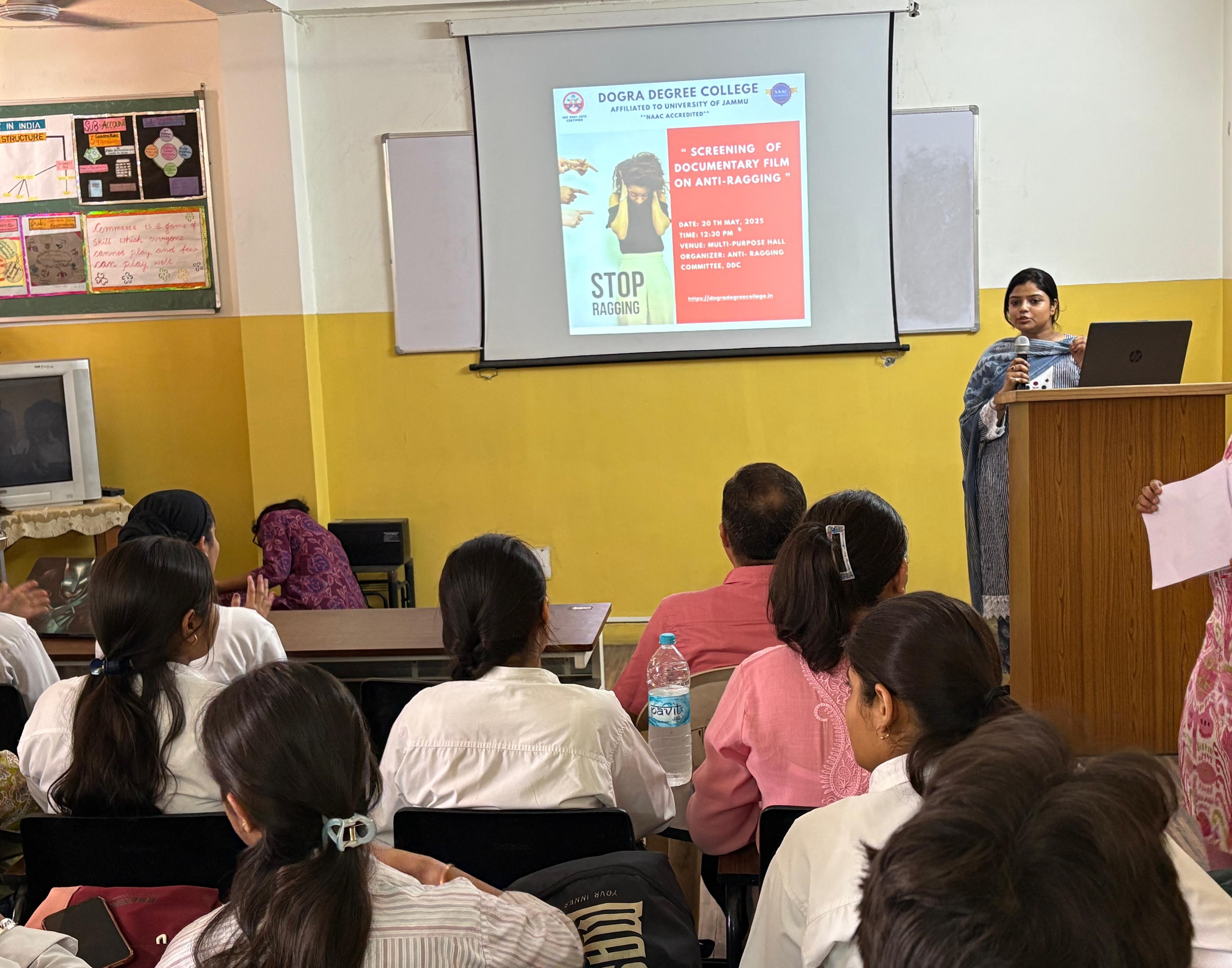सुरक्षित कैंपस संस्कृति को बढ़ावा देने के लिए एंटी-रैगिंग डॉक्यूमेंट्री की स्क्रीनिंग सुरक्षित कैंपस संस्कृति को बढ़ावा देने के लिए एंटी-रैगिंग डॉक्यूमेंट्री की स्क्रीनिंग