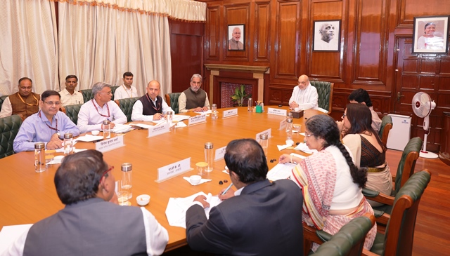 केंद्रीय सहकारिता मंत्री अमित शाह मंगलवार को बैठक की अध्यक्षता करते हुए