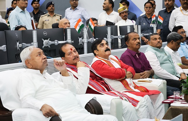 नगर विकास विभाग के कार्यक्रम के दौरान डिप्टी सीएम विजय सिन्हा और नगर विकास मंत्री जीवेश कुमार नगर विकास विभाग के कार्यक्रम के दौरान डिप्टी सीएम विजय सिन्हा और नगर विकास मंत्री जीवेश कुमार