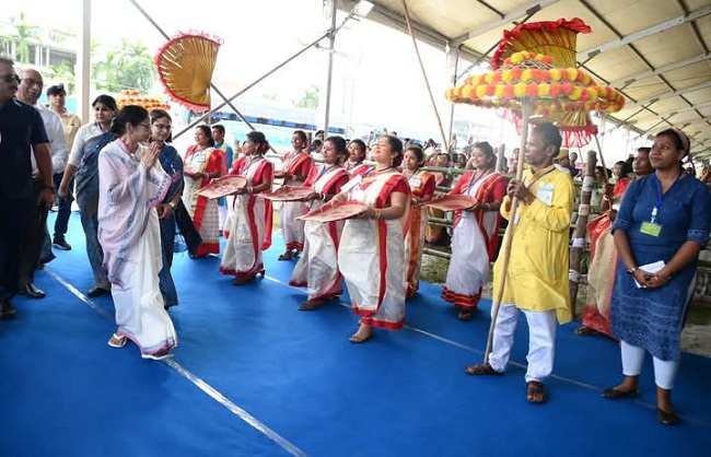 उत्तरबंगाल के डाबग्राम में सभा में मुख्यमंत्री ममता बनर्जी