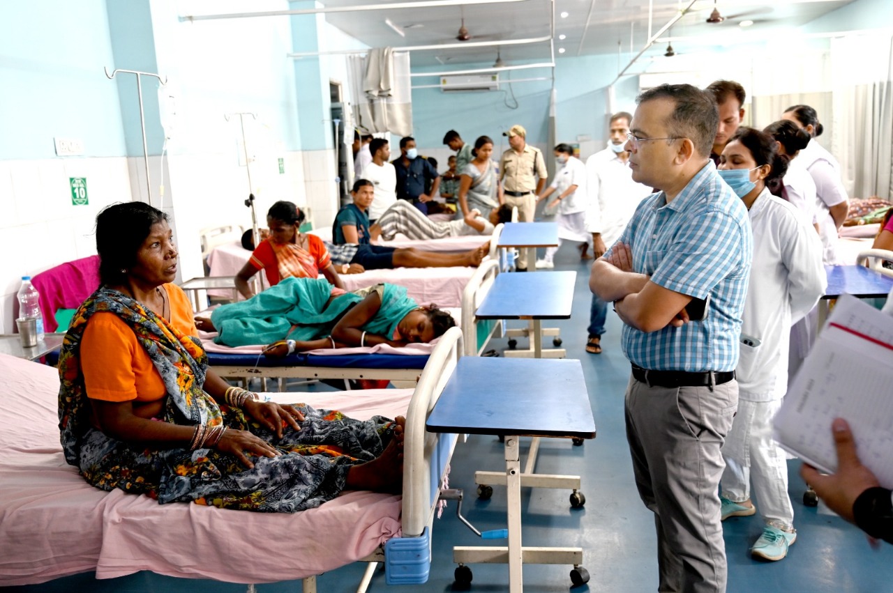 कलेक्टर जन्मेजय महोबे ने किया जिला चिकित्सालय का औचक निरीक्षण कलेक्टर जन्मेजय महोबे ने किया जिला चिकित्सालय का औचक निरीक्षण