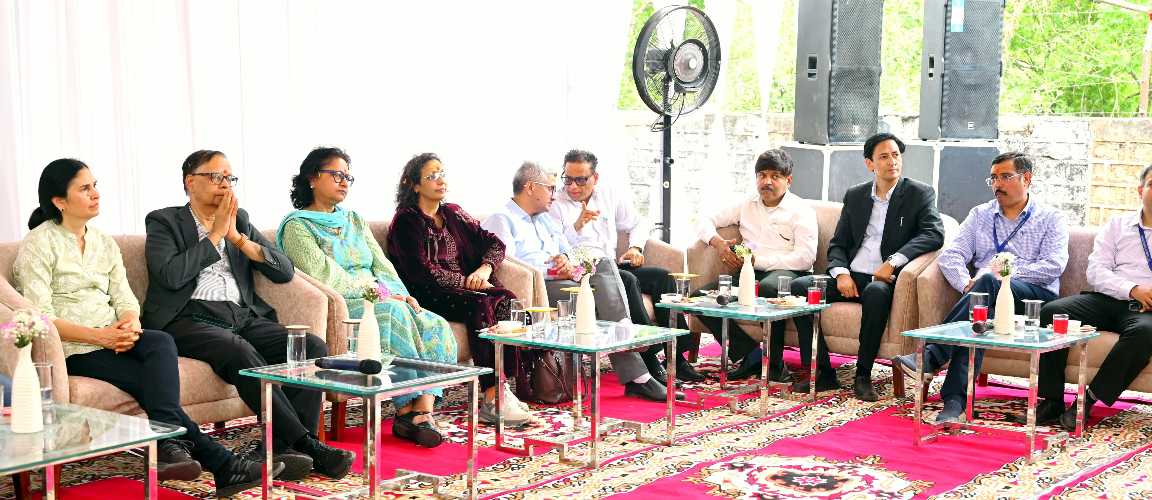 चांफी में अधिकारियों के साथ विचार-विमर्श करते 16वें केंद्रीय वित्त आयोग के अध्यक्ष डॉ. अरविंद पनगढ़िया एवं टीम के सदस्य। चांफी में अधिकारियों के साथ विचार-विमर्श करते 16वें केंद्रीय वित्त आयोग के अध्यक्ष डॉ. अरविंद पनगढ़िया एवं टीम के सदस्य।