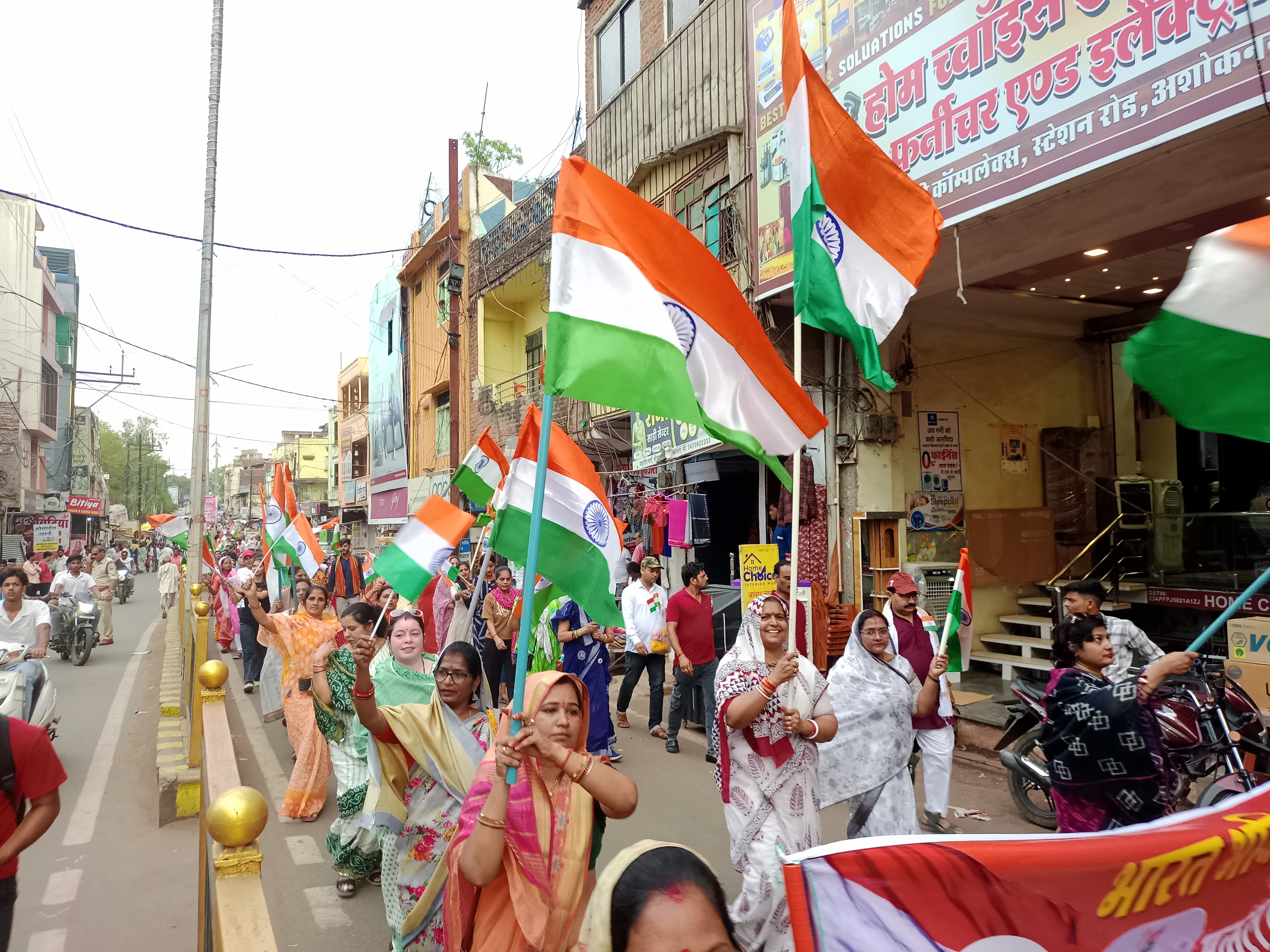 अशोकनगर: मातृशक्ति की तिरंगा यात्रा में गूंजे देशभक्ति के तराने अशोकनगर: मातृशक्ति की तिरंगा यात्रा में गूंजे देशभक्ति के तराने