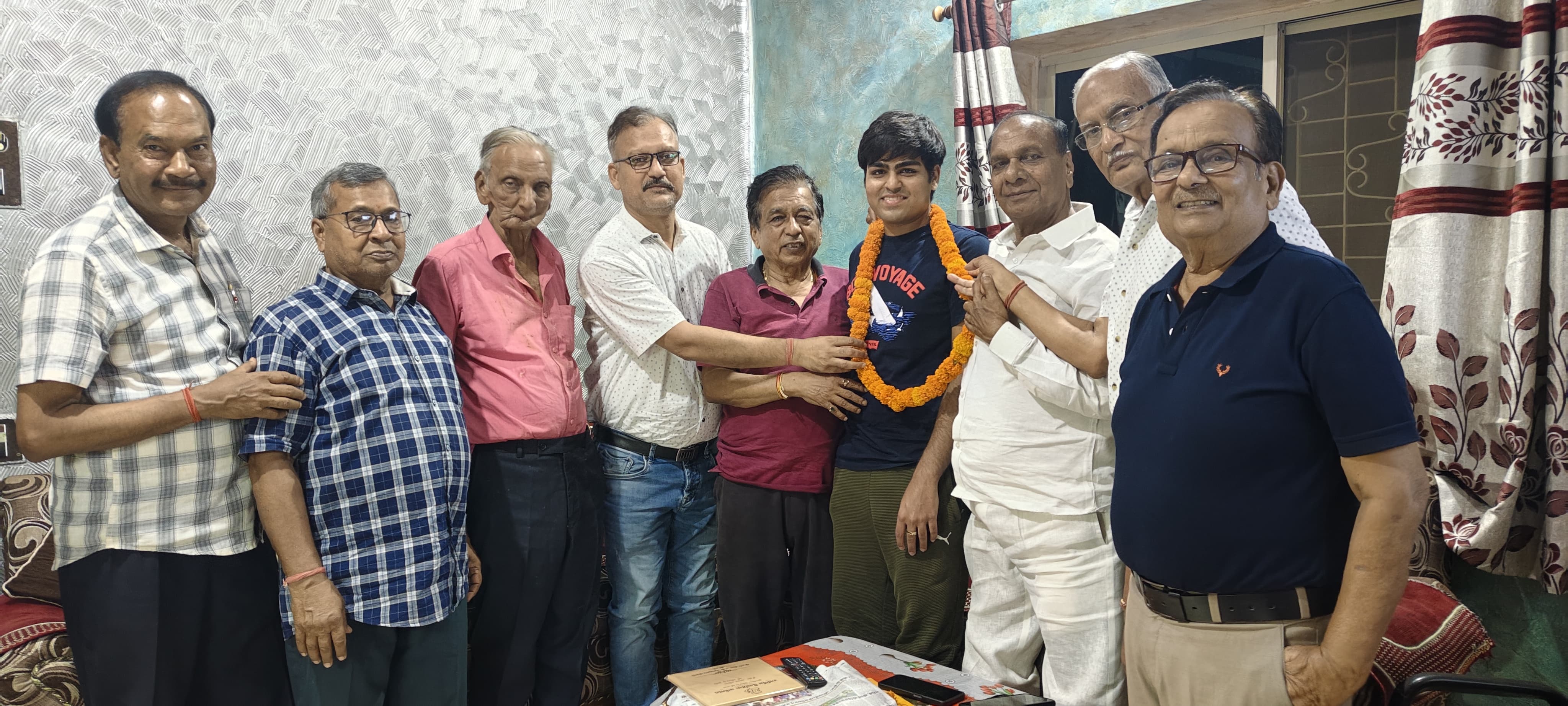 अररिया फोटो:दर्शन को सिविल सोसाइटी के सदस्य बधाई देते अररिया फोटो:दर्शन को सिविल सोसाइटी के सदस्य बधाई देते