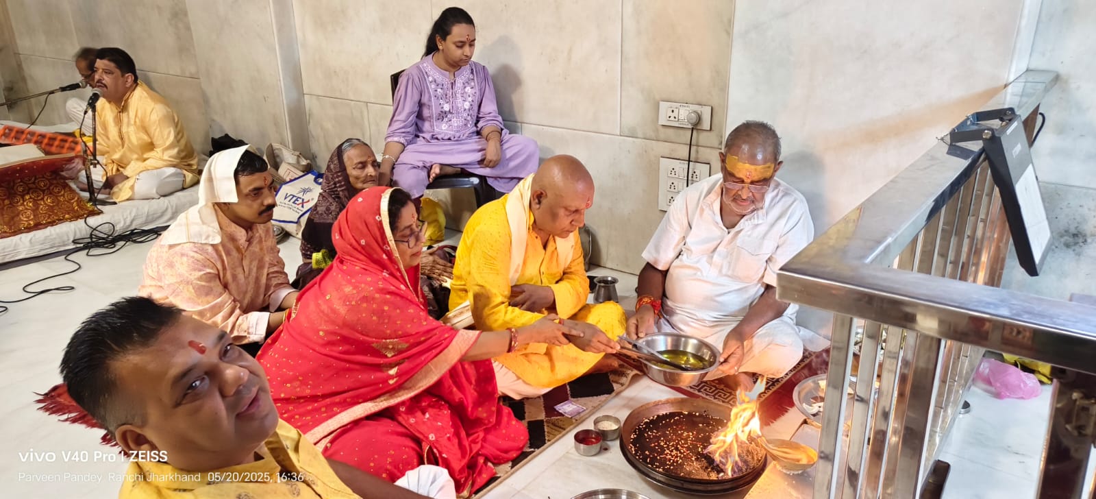 श्याम मंदिर में सुंदरकांड का पाठ करते भक्त श्याम मंदिर में सुंदरकांड का पाठ करते भक्त