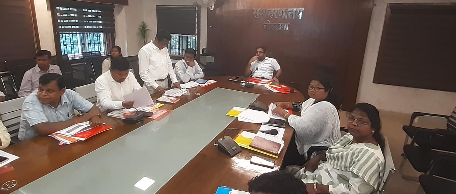 बैठक मे मौजूद लोग बैठक मे मौजूद लोग