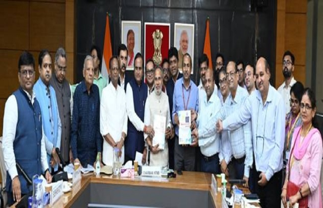 राष्ट्रीय व्यापारी कल्याण बोर्ड की बैठक का जारी फोटो राष्ट्रीय व्यापारी कल्याण बोर्ड की बैठक का जारी फोटो