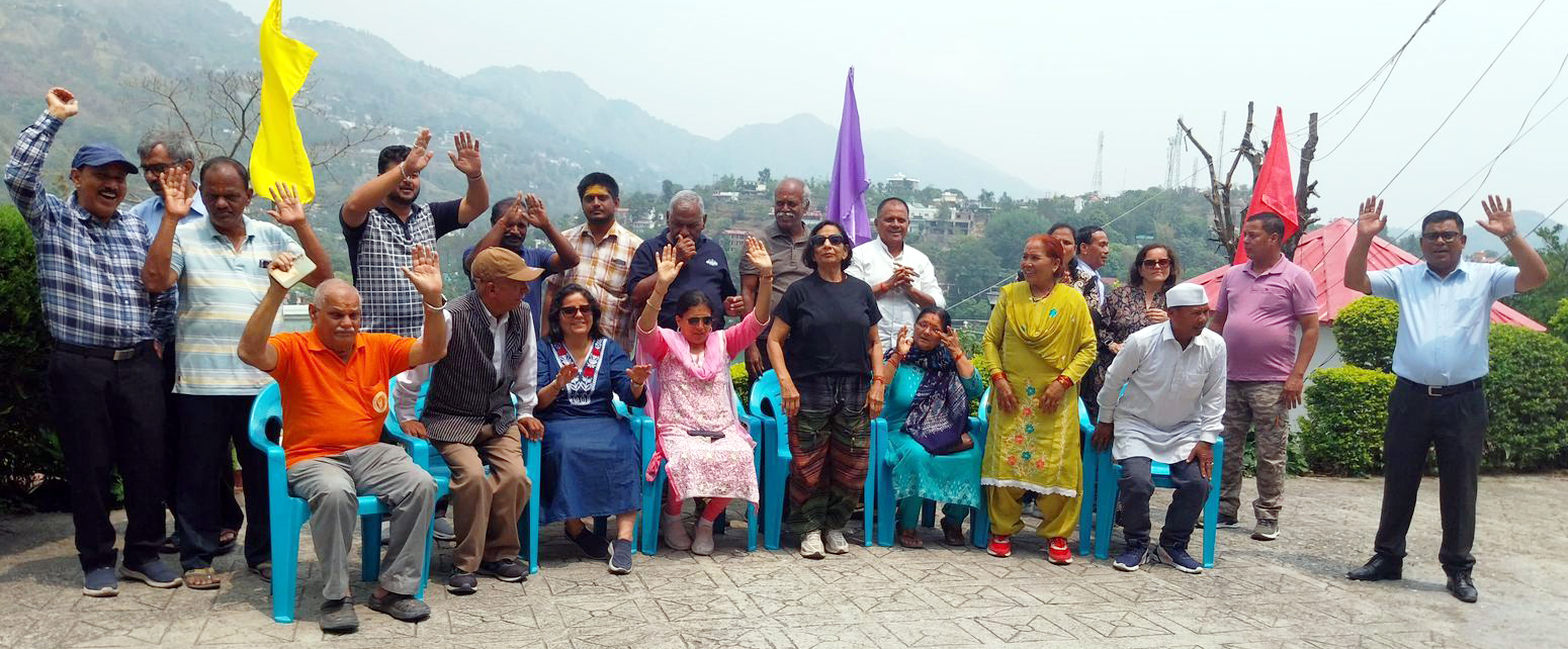 भीमताल पहुंचे आदि कैलाश यात्रा के प्रथम दल के सदस्य। भीमताल पहुंचे आदि कैलाश यात्रा के प्रथम दल के सदस्य।