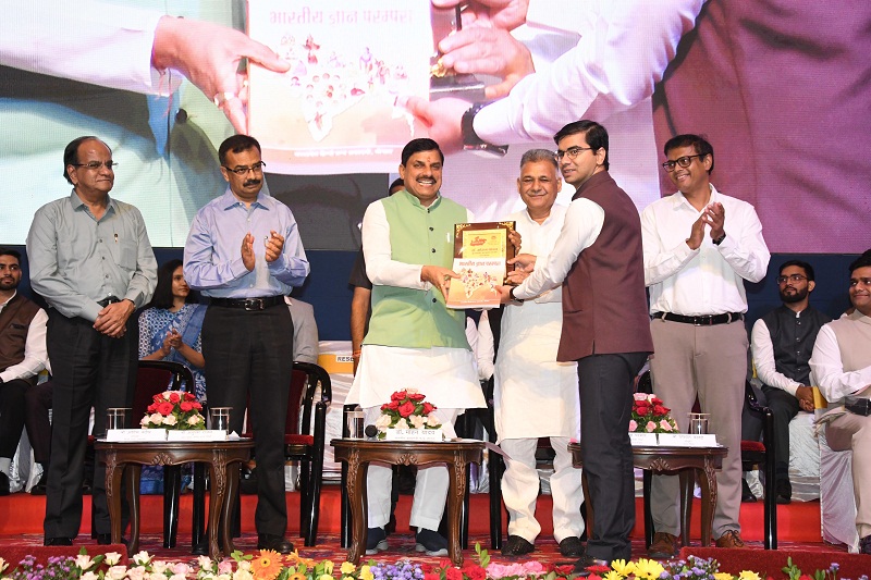 मुख्यमंत्री ने चयनित प्रतिभागियों का किया सम्मान