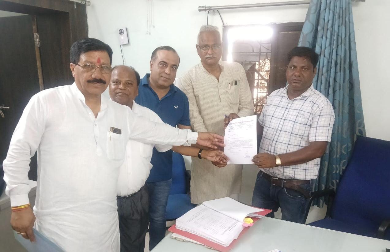 रेलवे की लेट-लतीफी से परेशान हुई कोरबा की जनता..चैंबर ऑफ कॉमर्स के पदाधिकारियों ने ज्ञापन सौंपा रेलवे की लेट-लतीफी से परेशान हुई कोरबा की जनता..चैंबर ऑफ कॉमर्स के पदाधिकारियों ने ज्ञापन सौंपा