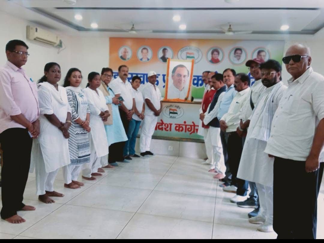 पूर्व पीएम राजीव गांधी की पुण्यतिथि कार्यक्रम की फोटो पूर्व पीएम राजीव गांधी की पुण्यतिथि कार्यक्रम की फोटो
