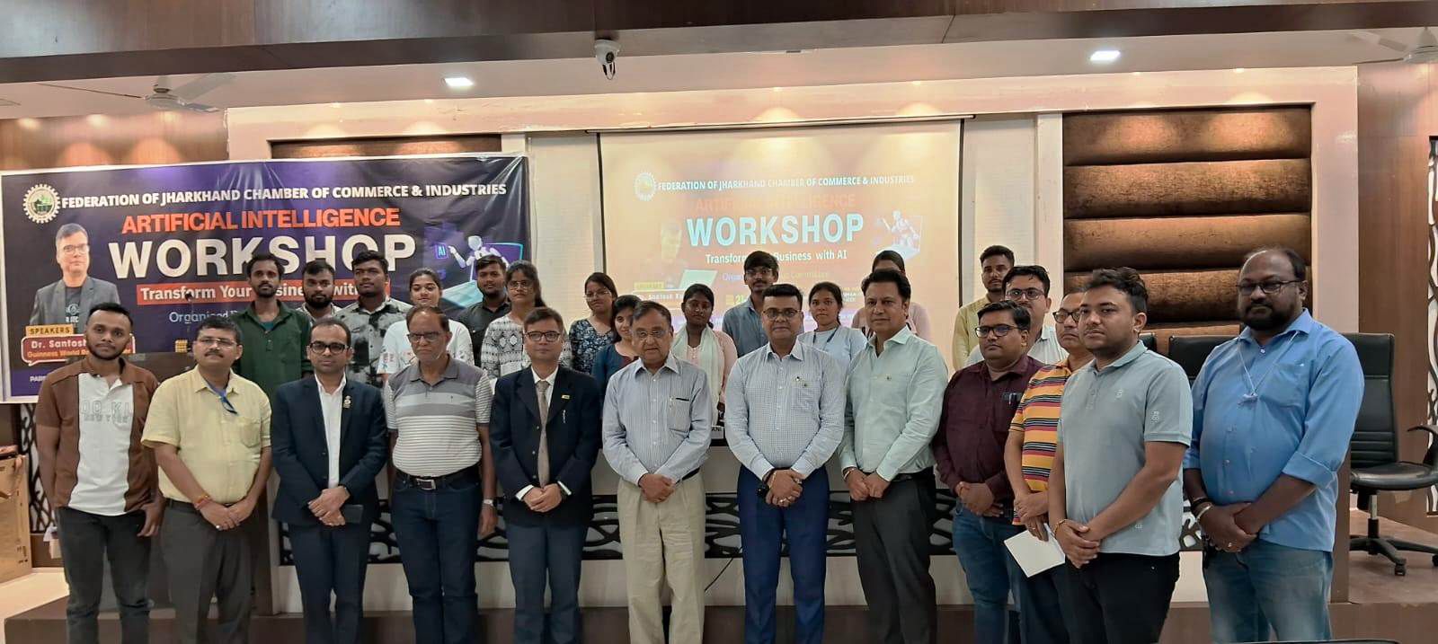 चेंबर की कार्यशाला में मौजूद लोगों की तस्‍वीर