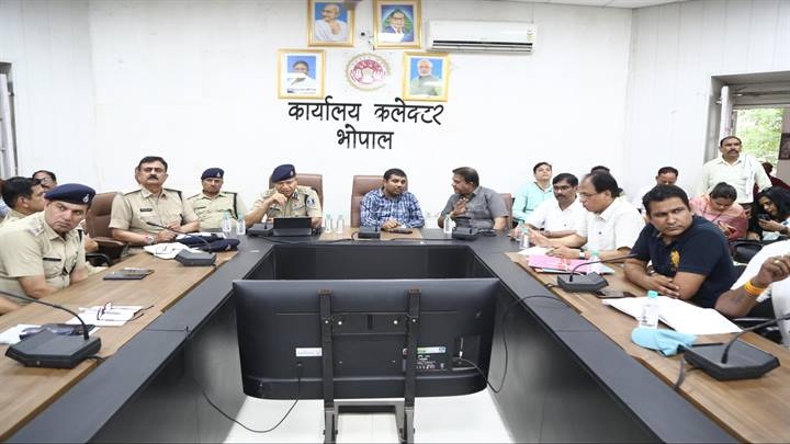 स्कूल संचालकों की ट्रांसपोर्ट व्यवस्था एवं बच्चों की बसों के संबंध में यातायात पुलिस के साथ संयुक्त बैठक स्कूल संचालकों की ट्रांसपोर्ट व्यवस्था एवं बच्चों की बसों के संबंध में यातायात पुलिस के साथ संयुक्त बैठक