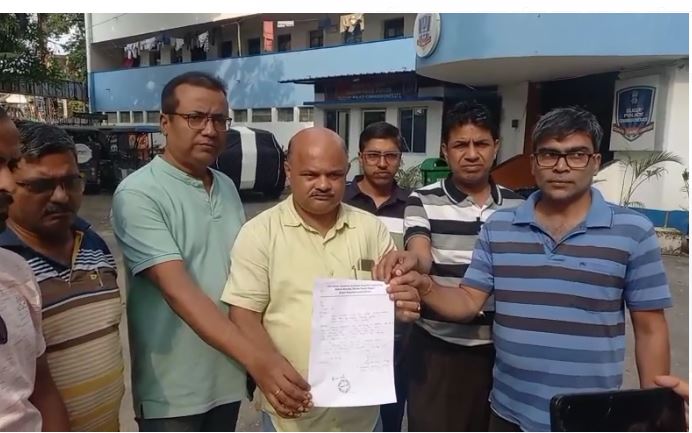 मुख्यमंत्री के बैनर-फ्लेक्स फाड़ने का आरोप, शिकायत दर्ज मुख्यमंत्री के बैनर-फ्लेक्स फाड़ने का आरोप, शिकायत दर्ज