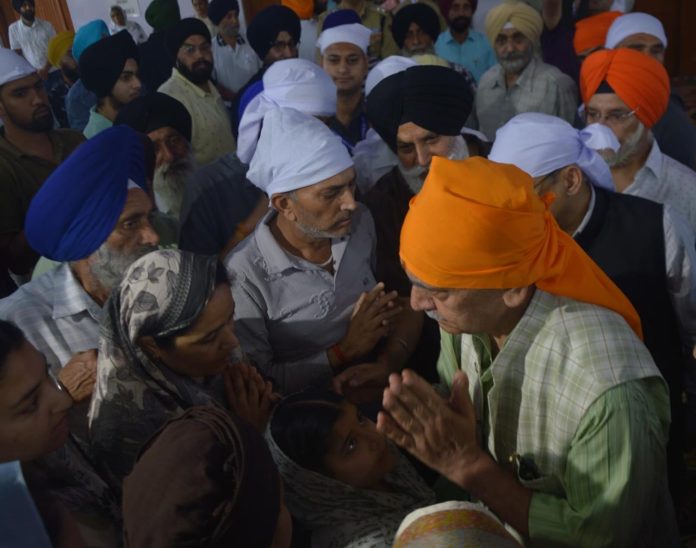 सीमा पार से गोलीबारी में जान गंवाने वालों के परिजनों को कम से कम एक सरकारी नौकरी दी जाएगी- उपराज्यपाल सीमा पार से गोलीबारी में जान गंवाने वालों के परिजनों को कम से कम एक सरकारी नौकरी दी जाएगी- उपराज्यपाल