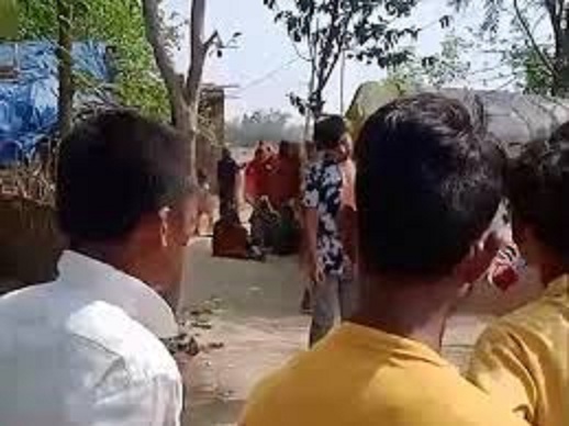 बगीचे में पेड़ से लटका मिला युवक का शव बगीचे में पेड़ से लटका मिला युवक का शव